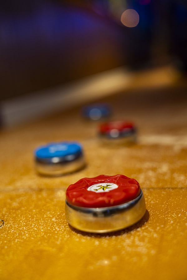 The bar top, close up